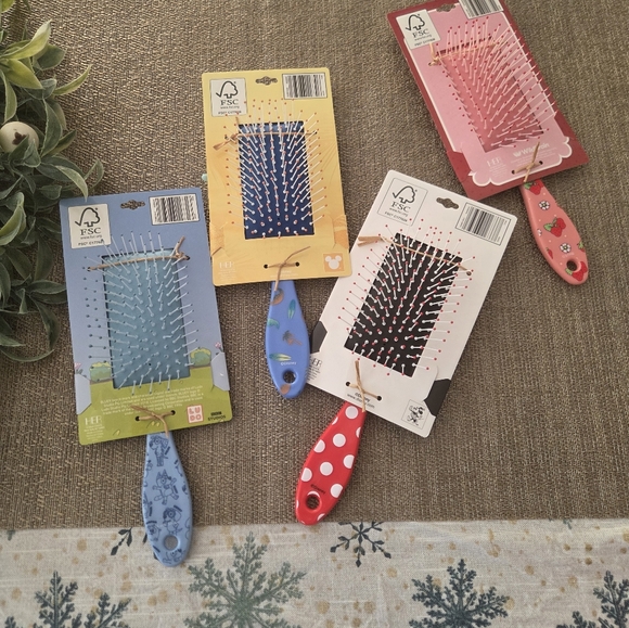 Detangler Brush, Choice Of - Picture 9 of 9